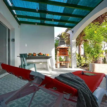 In Mit Terrasse, Gemeinsamem Pool Und Grill Daire